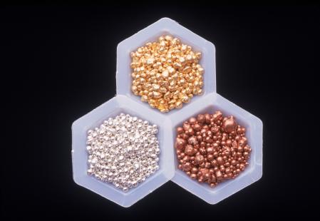 La triade cuivre-or-argent peut être conseillée soit en cure durant l'automne et l'hiver, soit pendant ou après un épisode infectieux