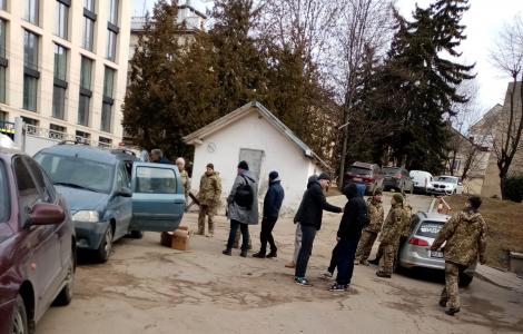 Distribution de matériel médical et de médicaments à Lviv