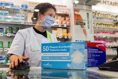 Les masques subventionnés bientôt en pharmacie: l'Etat a fixé les