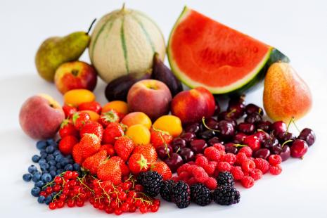Faites le plein d’énergie avec peu d’apports caloriques grâce aux fruits de saison